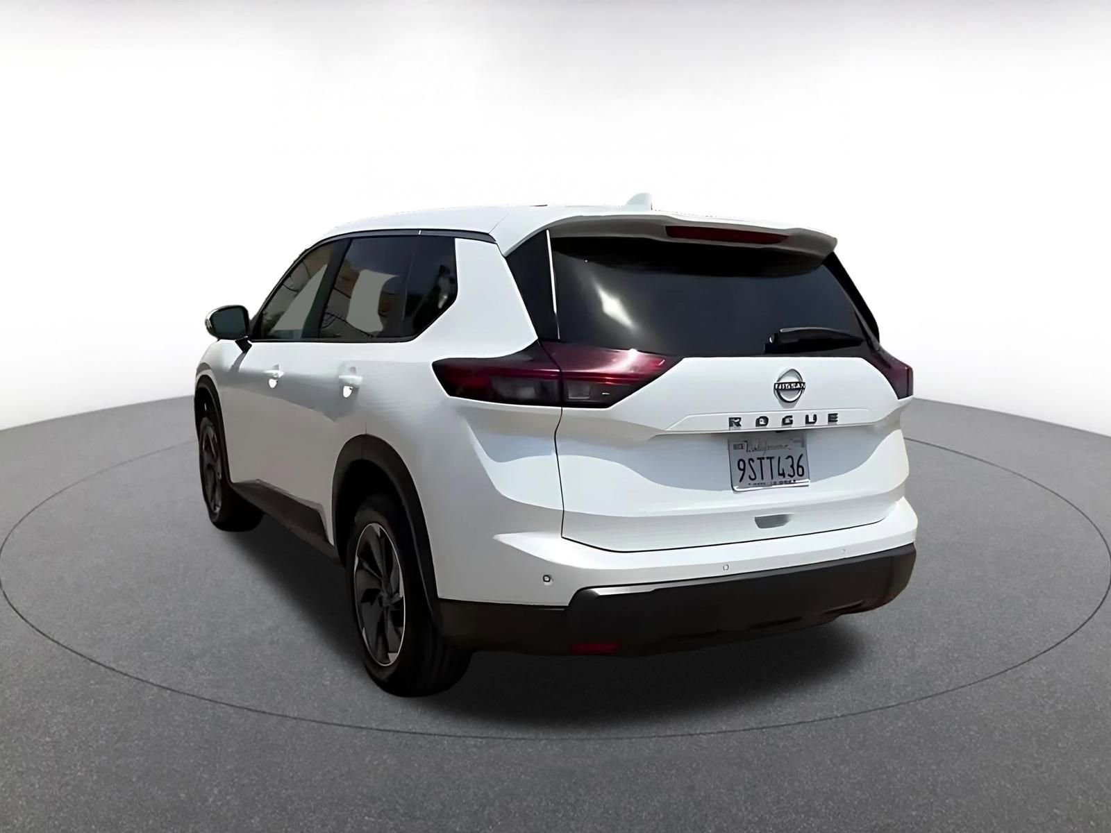 Used 2025 Nissan Rogue SV FWD image 11