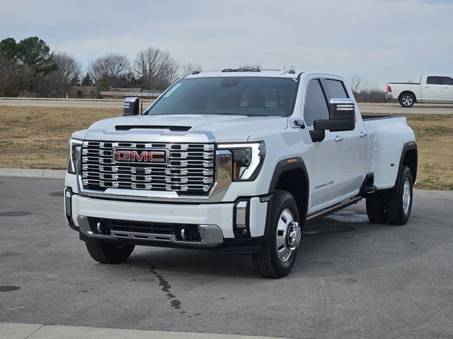 New 2026 GMC Sierra 3500 Denali w/ Denali Reserve Package AWD/4WD image 2