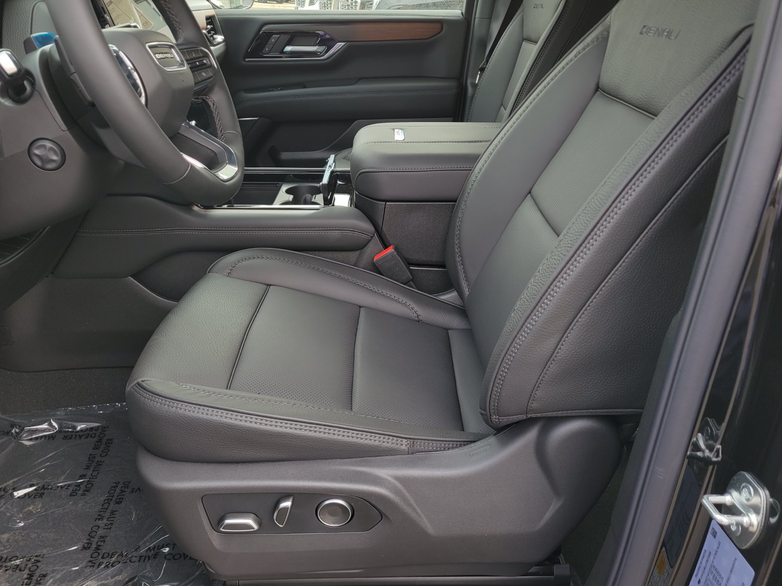 New 2026 GMC Yukon XL Denali w/ Denali Reserve Package AWD/4WD image 6