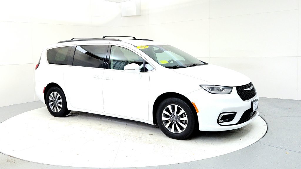 Used 2022 Chrysler Pacifica Touring-L FWD image 7