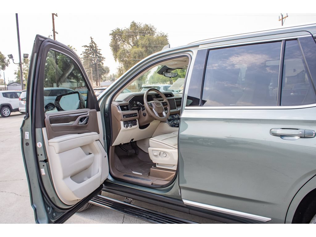 Used 2024 GMC Yukon Denali w/ Advanced Technology Package AWD/4WD image 28