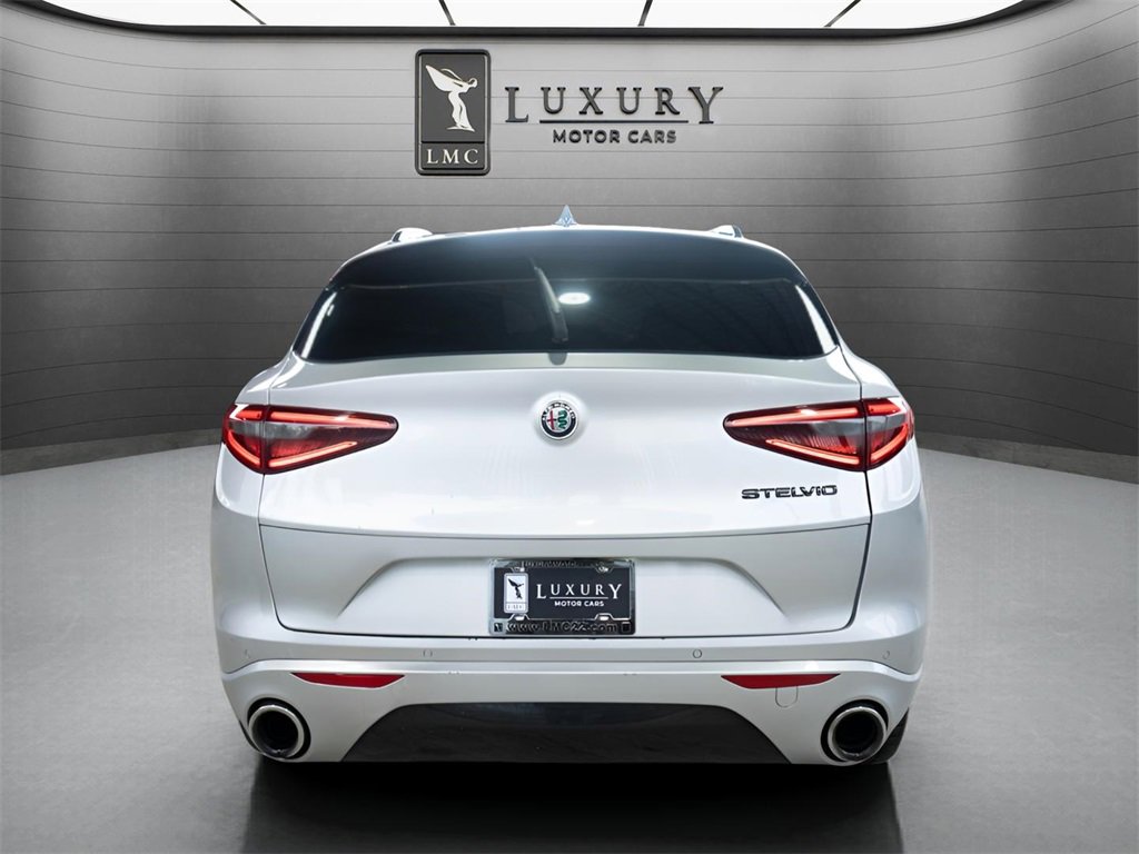 Used 2021 Alfa Romeo Stelvio Sprint w/ Nero Edizione image 5