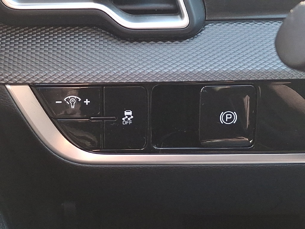 Used 2025 Kia Sportage LX FWD image 25