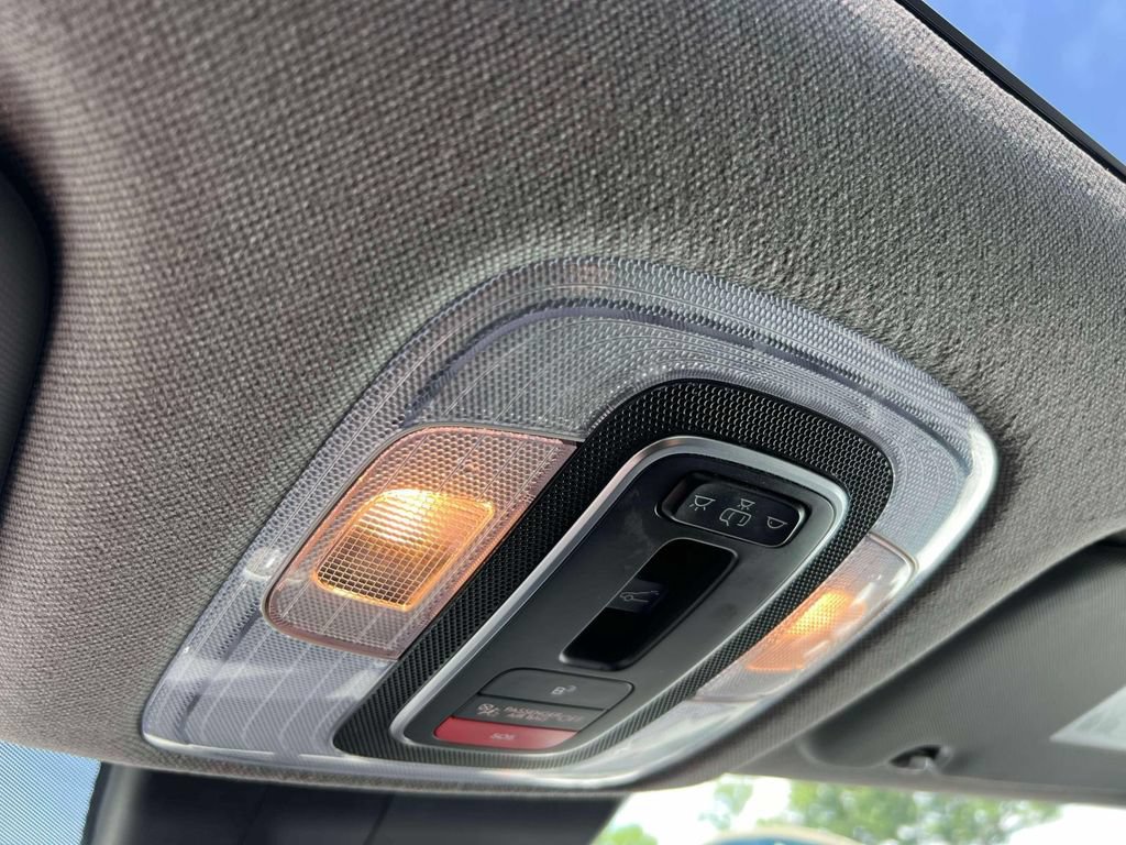 Certified 2025 Hyundai Elantra SEL FWD image 31