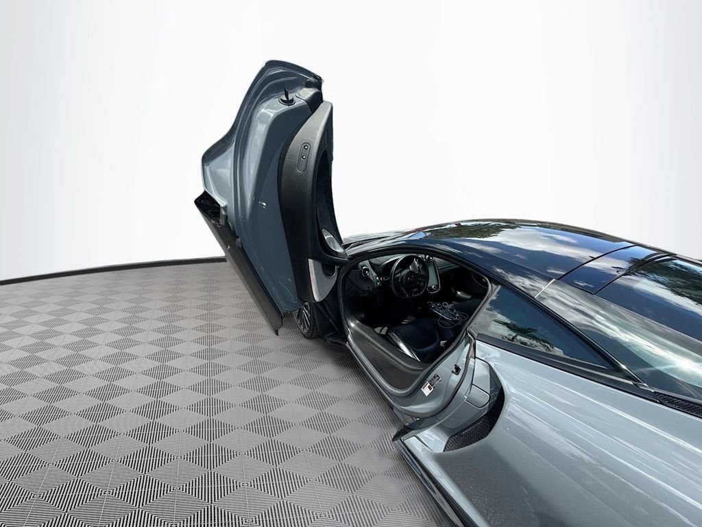 Used 2020 McLaren GT RWD image 24