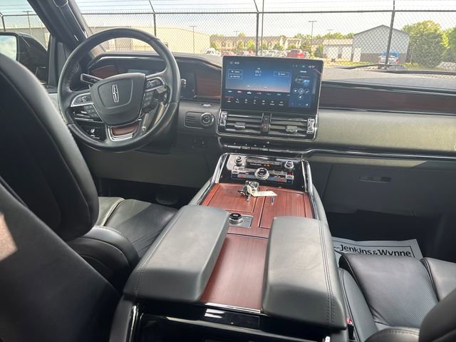Certified 2023 Lincoln Navigator Reserve AWD/4WD image 10