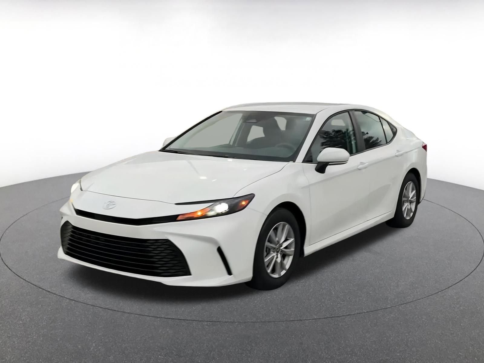 Used 2025 Toyota Camry LE image 7