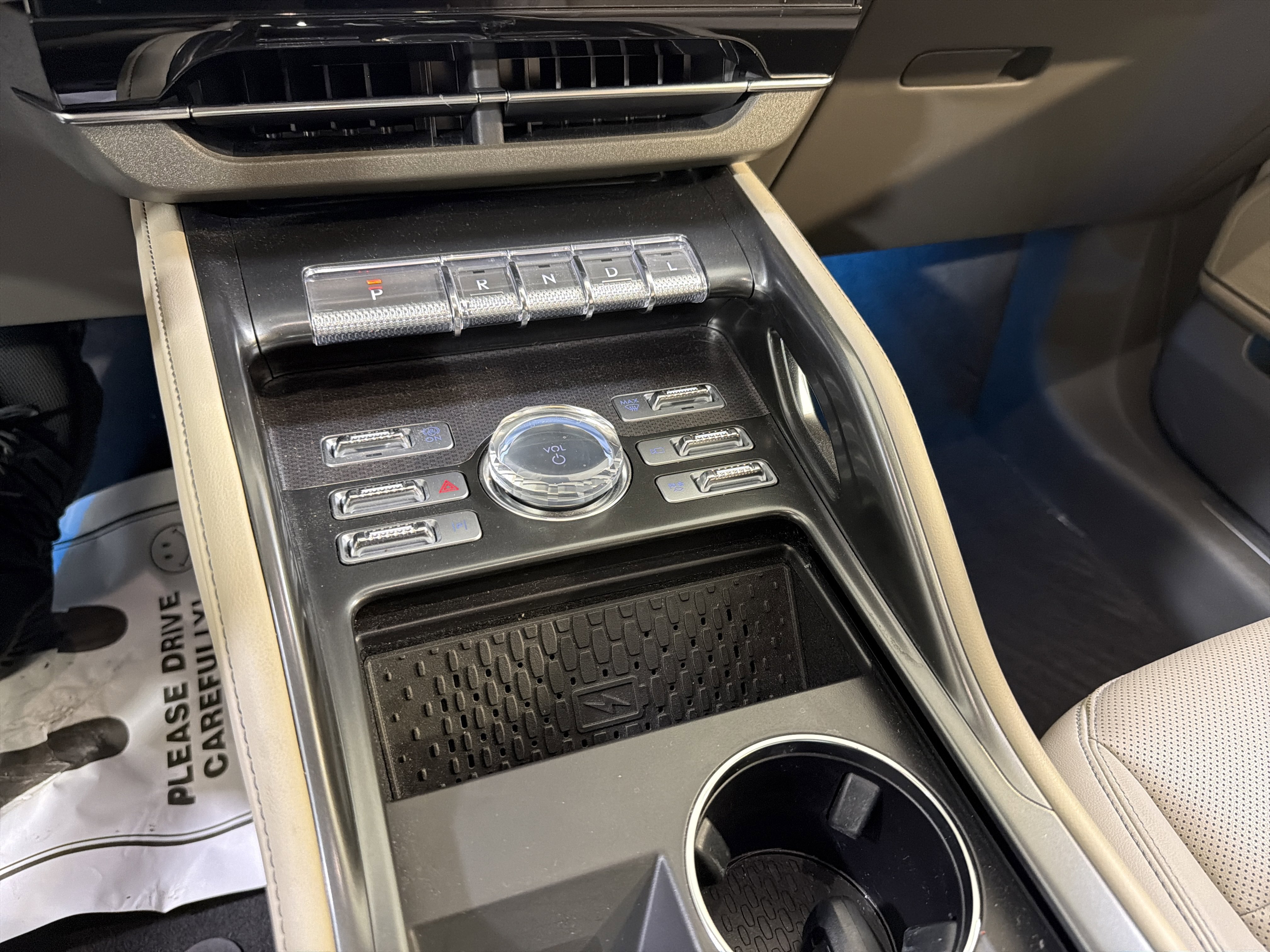 Used 2025 Lincoln Nautilus Premier image 19