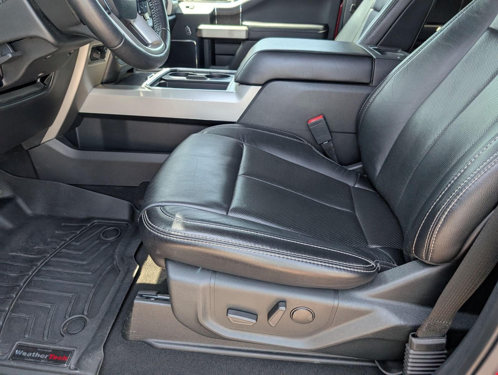 Used 2020 Ford F250 Lariat w/ Lariat Value Package AWD/4WD image 14