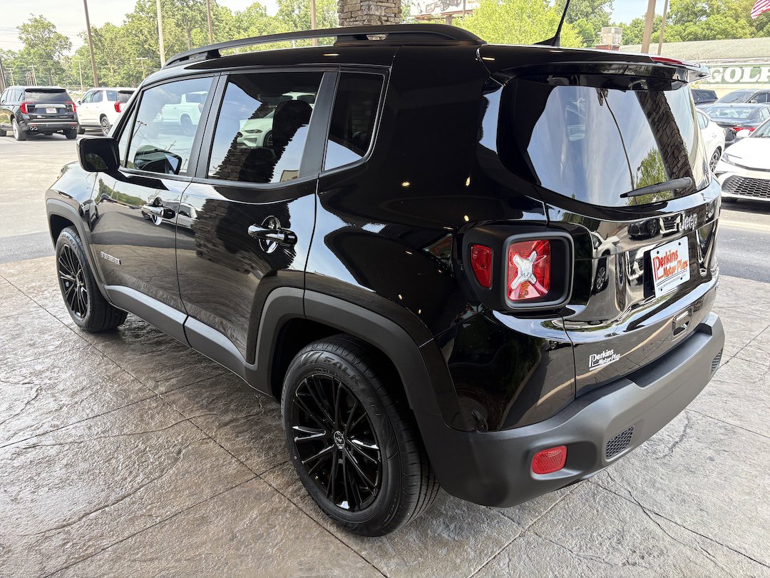 Used 2019 Jeep Renegade Latitude FWD image 8