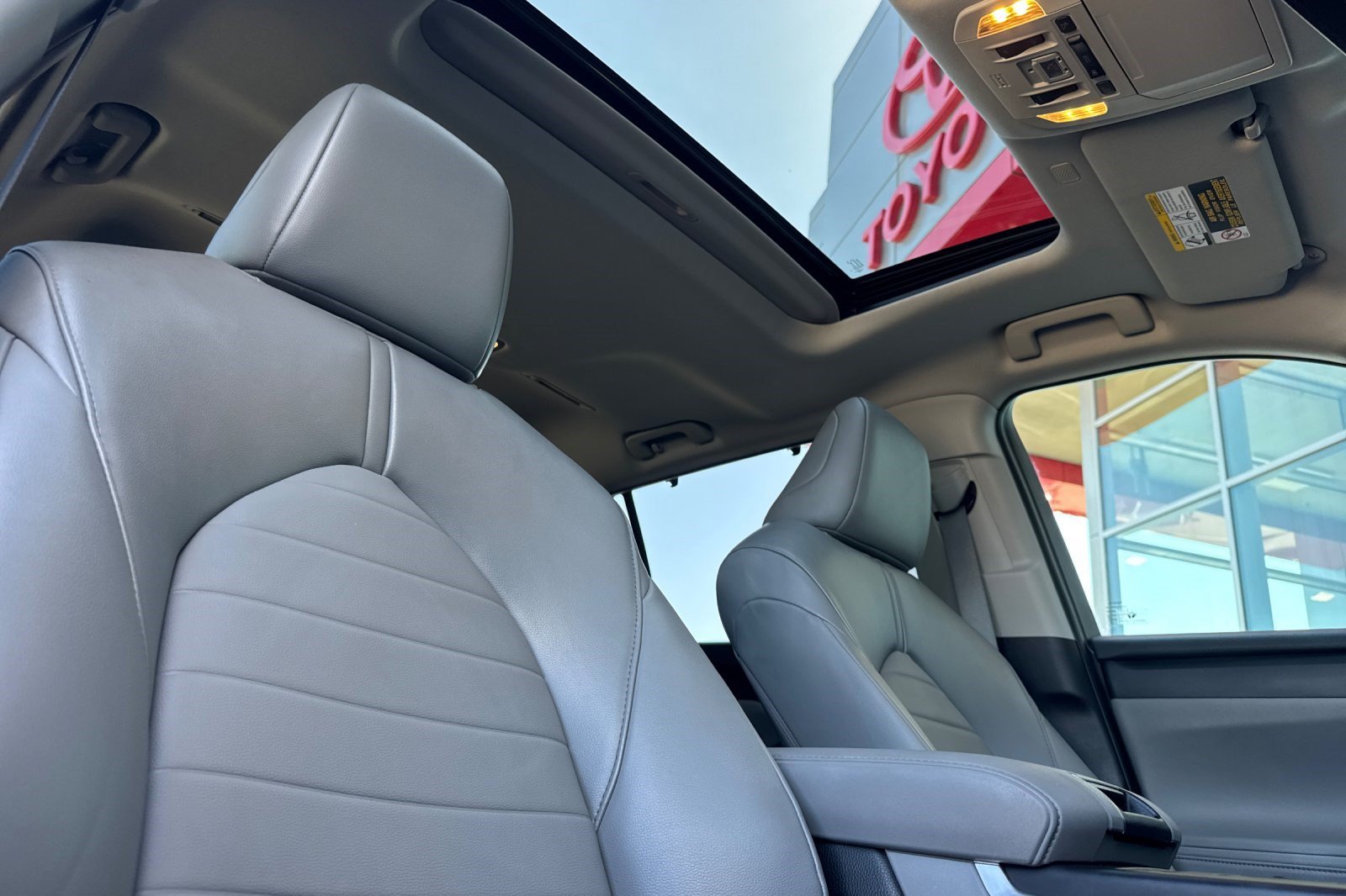Used 2022 Toyota Highlander XLE AWD/4WD image 24