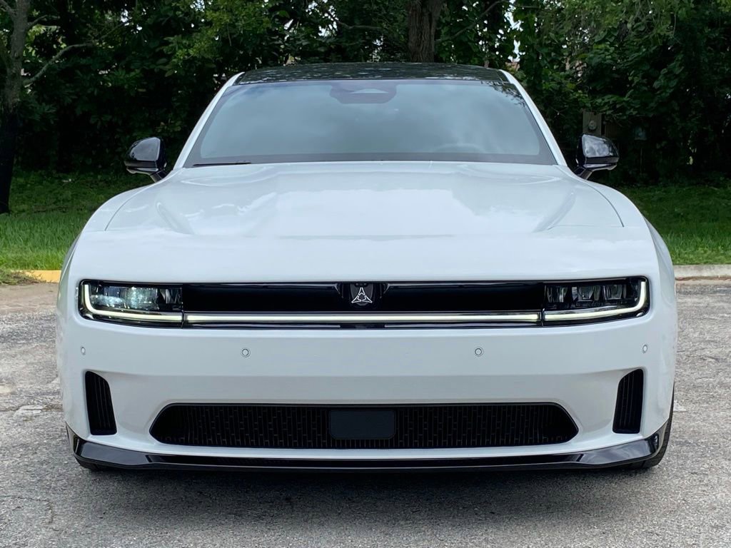 Used 2024 Dodge Charger Daytona R/T w/ Plus Group AWD/4WD image 2