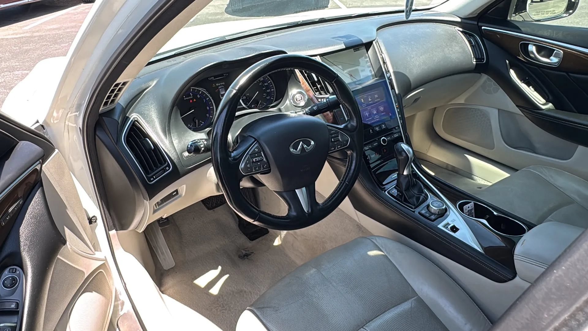 Used 2014 INFINITI Q50 Premium w/ Deluxe Touring Package RWD image 5