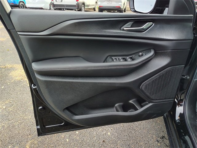 New 2025 Jeep Grand Cherokee Altitude image 12