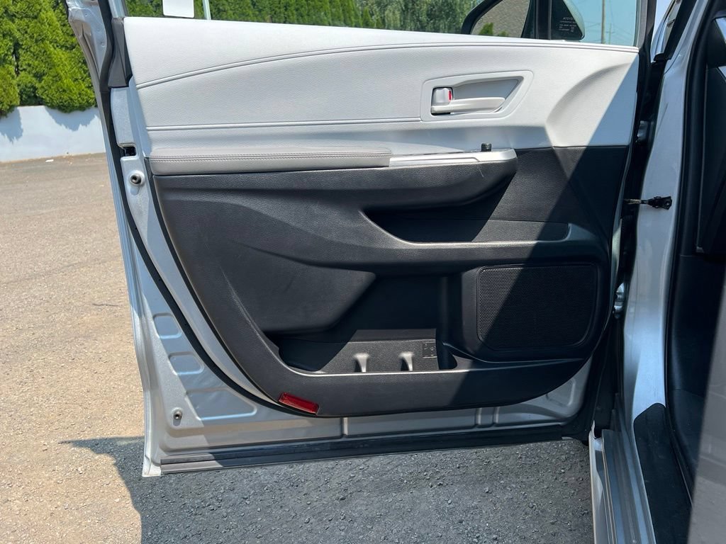 Certified 2025 Toyota Sienna LE AWD/4WD image 17