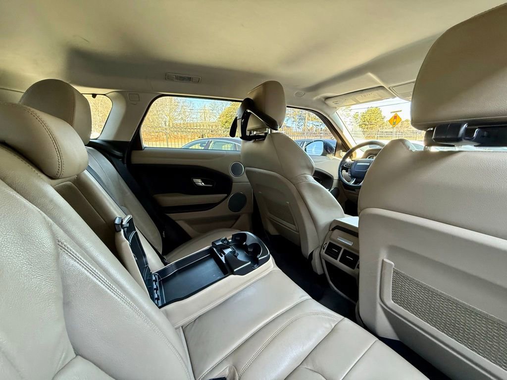 Used 2018 Land Rover Range Rover Evoque SE Premium image 27