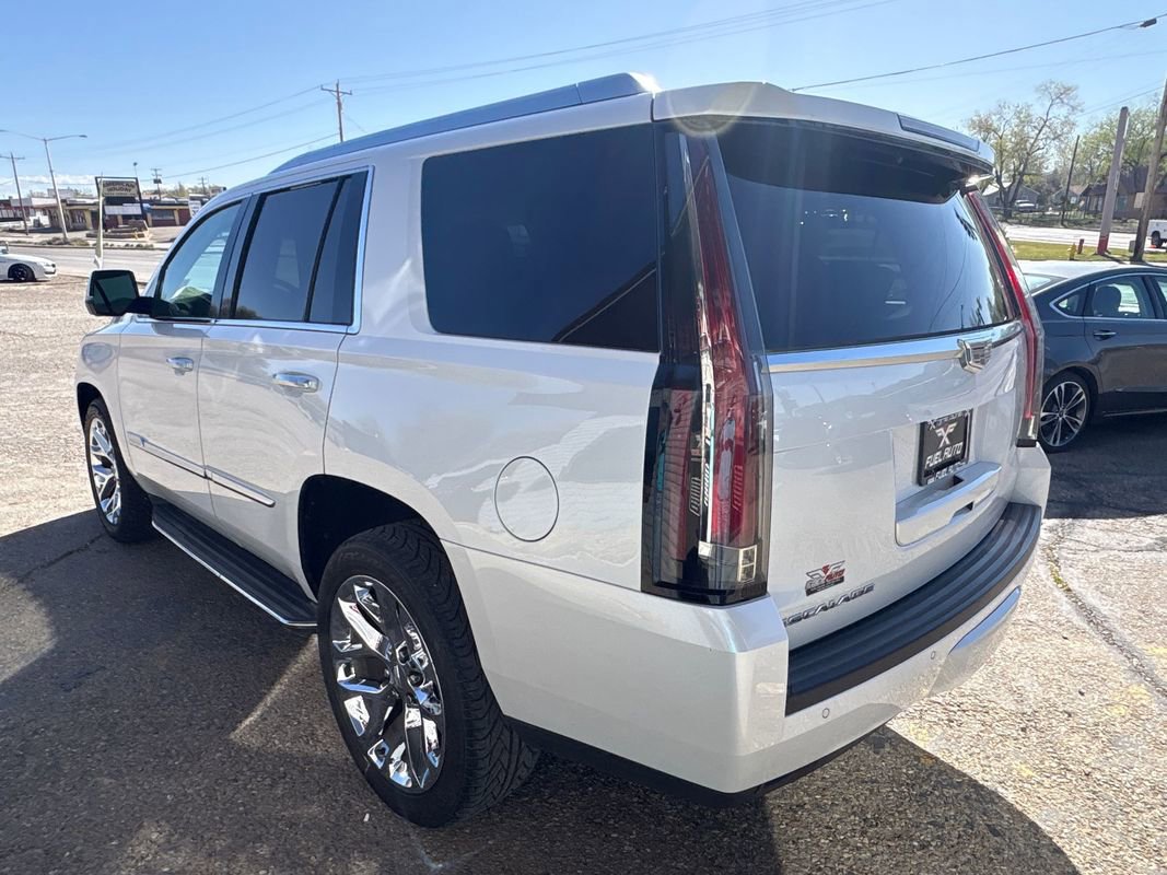 Used 2016 Cadillac Escalade Luxury AWD/4WD image 6