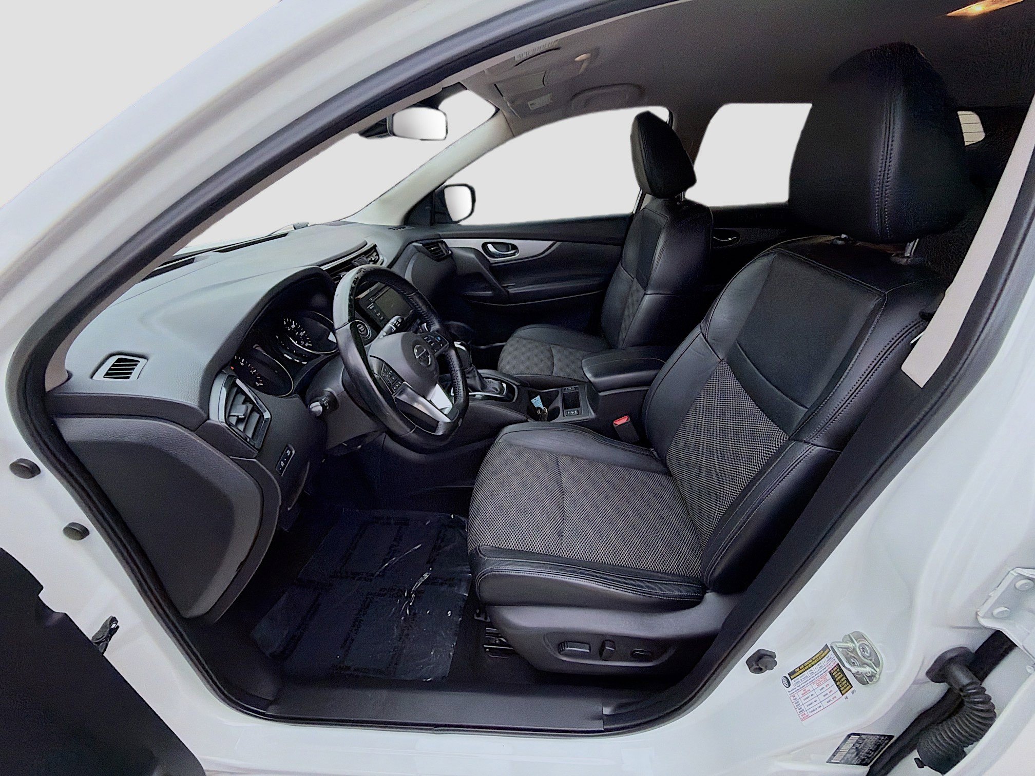 Used 2020 Nissan Rogue Sport SV w/ Technology Package image 18