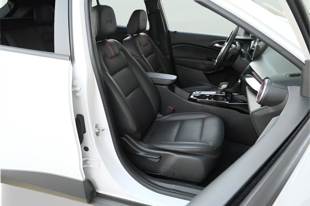 Used 2025 Chevrolet Trax RS w/ Sunroof Package image 27