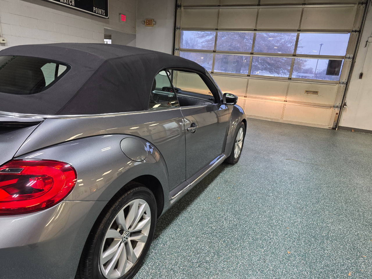 Used 2013 Volkswagen Beetle TDI image 7