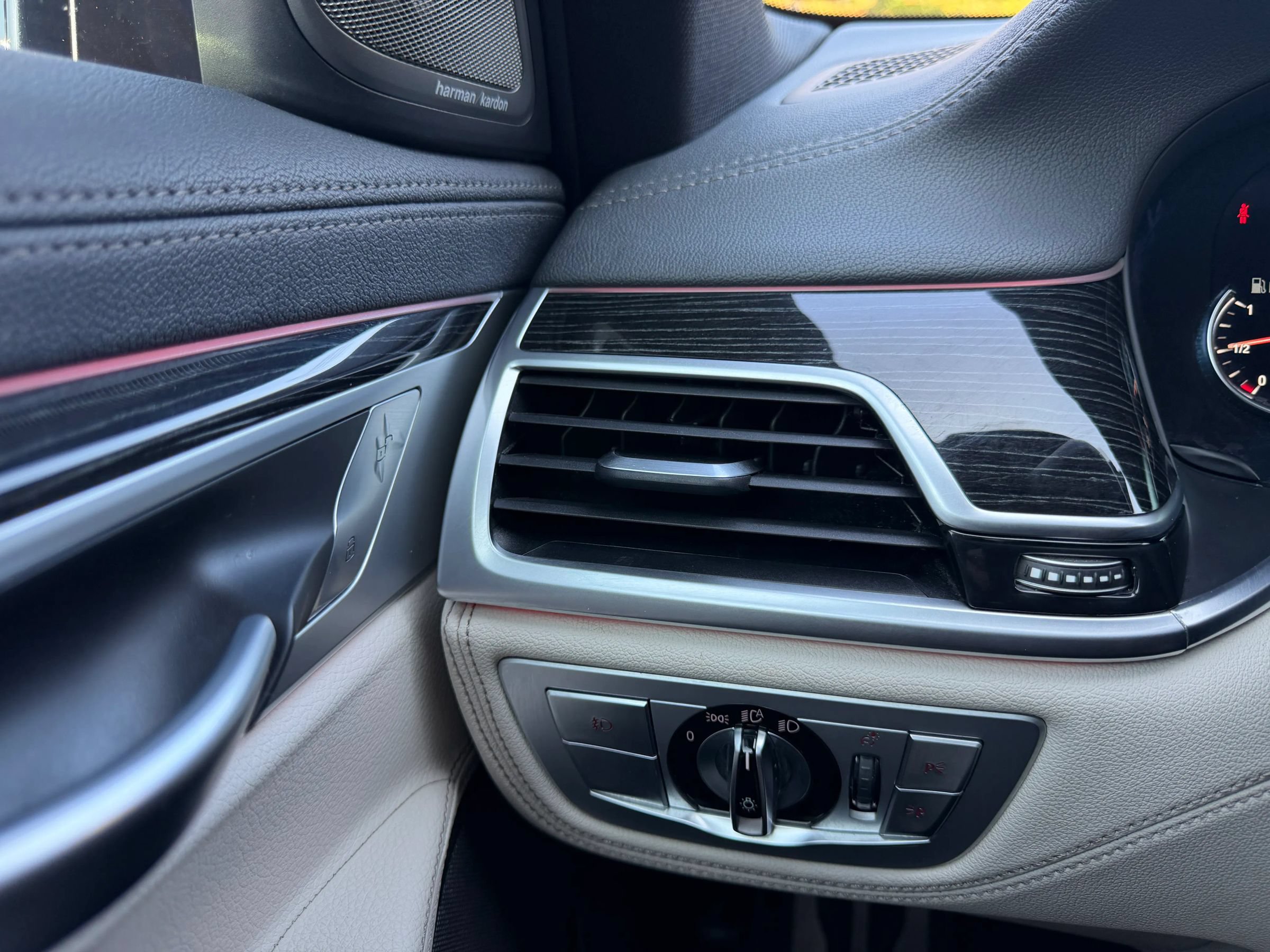 Used 2019 BMW 740i xDrive w/ M Sport Package AWD/4WD image 24
