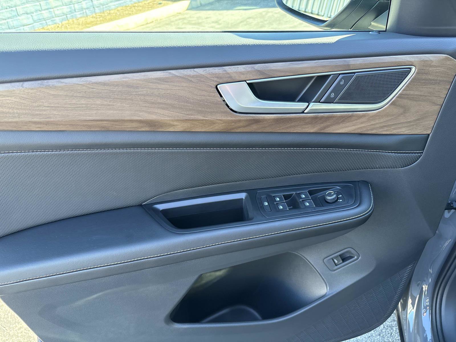 New 2026 Volkswagen Atlas SE image 13