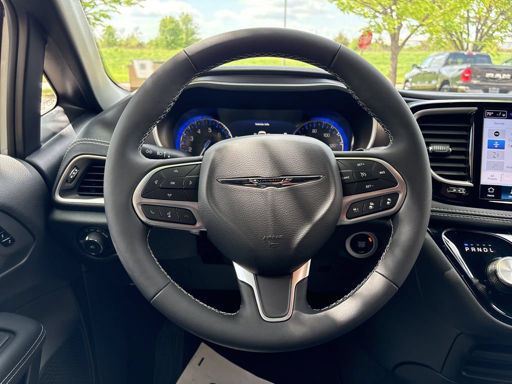 New 2026 Chrysler Pacifica Select FWD image 24