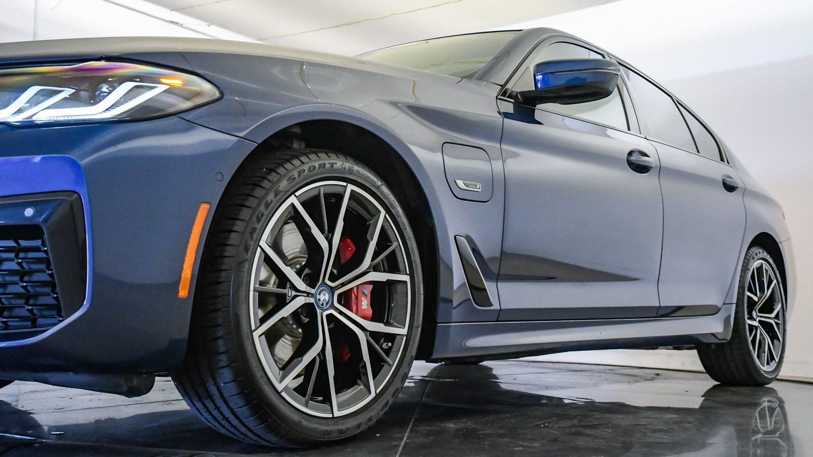 Certified 2023 BMW 530e w/ M Sport Package image 10