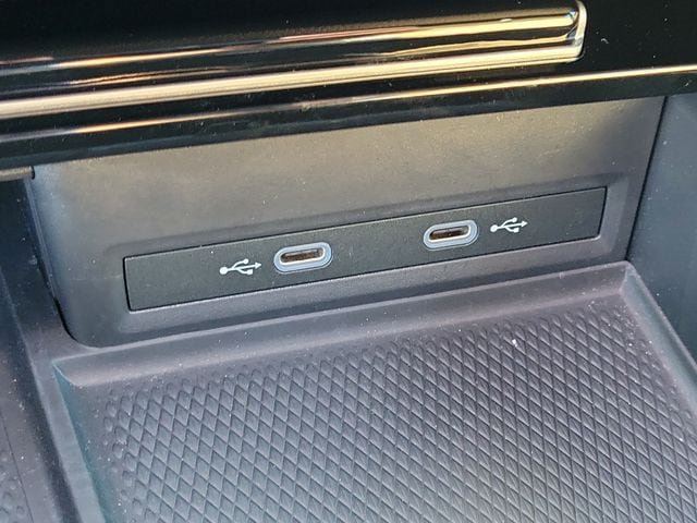 Certified 2024 Volkswagen Atlas Cross Sport SE w/ Panoramic Sunroof Package FWD image 27