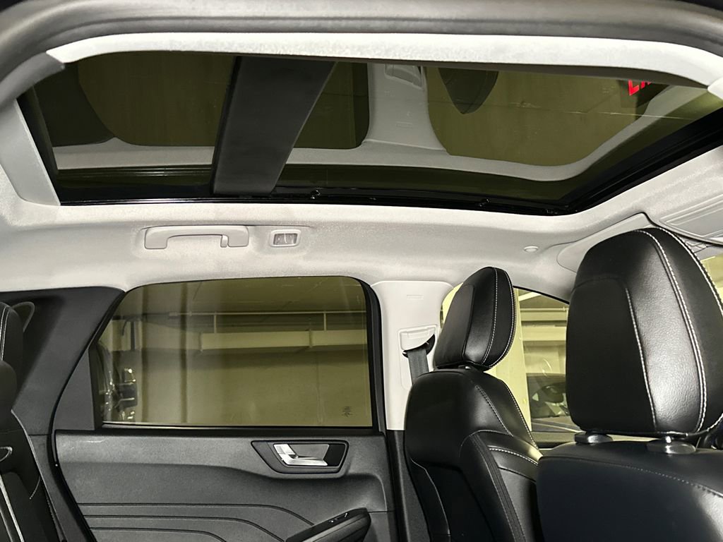 Used 2022 Ford Escape Titanium w/ Class II Trailer Tow Package image 18