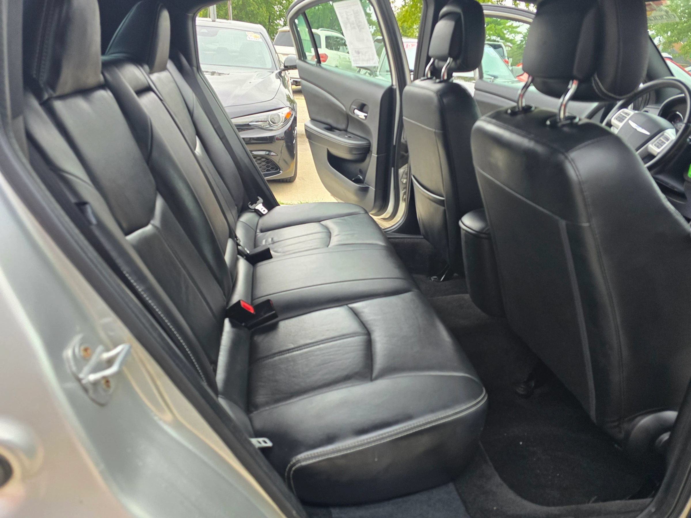 Used 2011 Chrysler 200 Limited FWD image 11