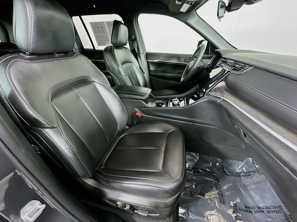 Certified 2025 Jeep Grand Cherokee Limited image 38