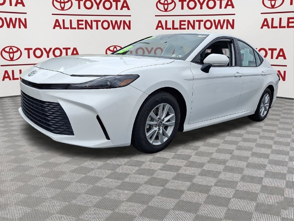 Used 2025 Toyota Camry LE FWD image 3