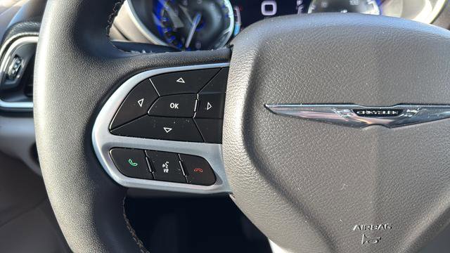 Used 2024 Chrysler Pacifica Touring-L image 36