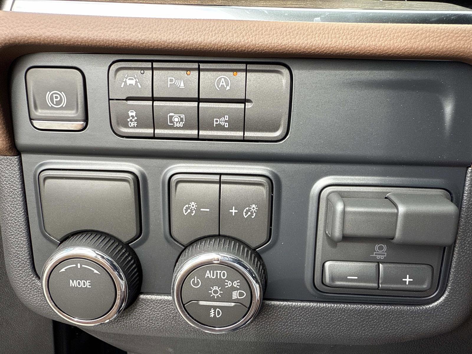 New 2026 Chevrolet Suburban High Country w/ Sun And Tow Package image 31