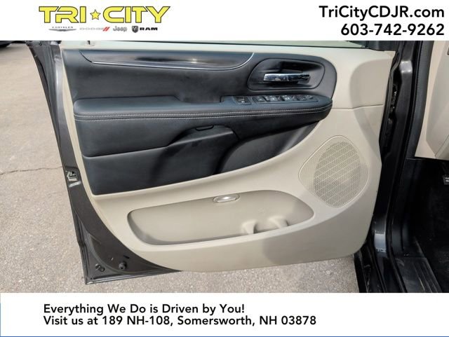 Used 2016 Dodge Grand Caravan SXT image 14