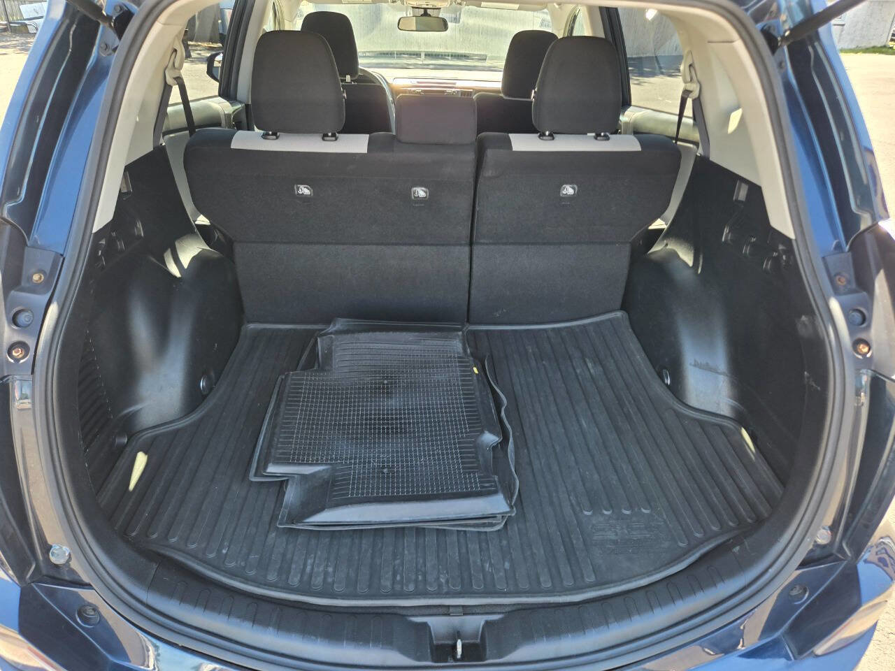 Used 2017 Toyota RAV4 XLE AWD/4WD image 25