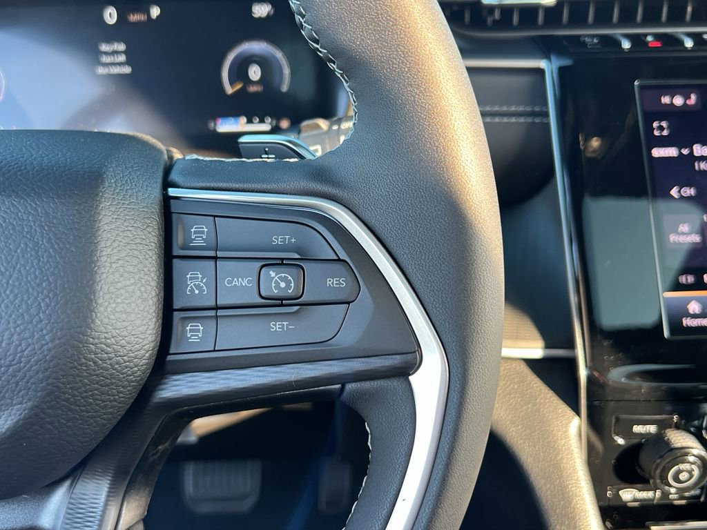 New 2025 Jeep Grand Cherokee Laredo X w/ Luxury Tech Group I image 34