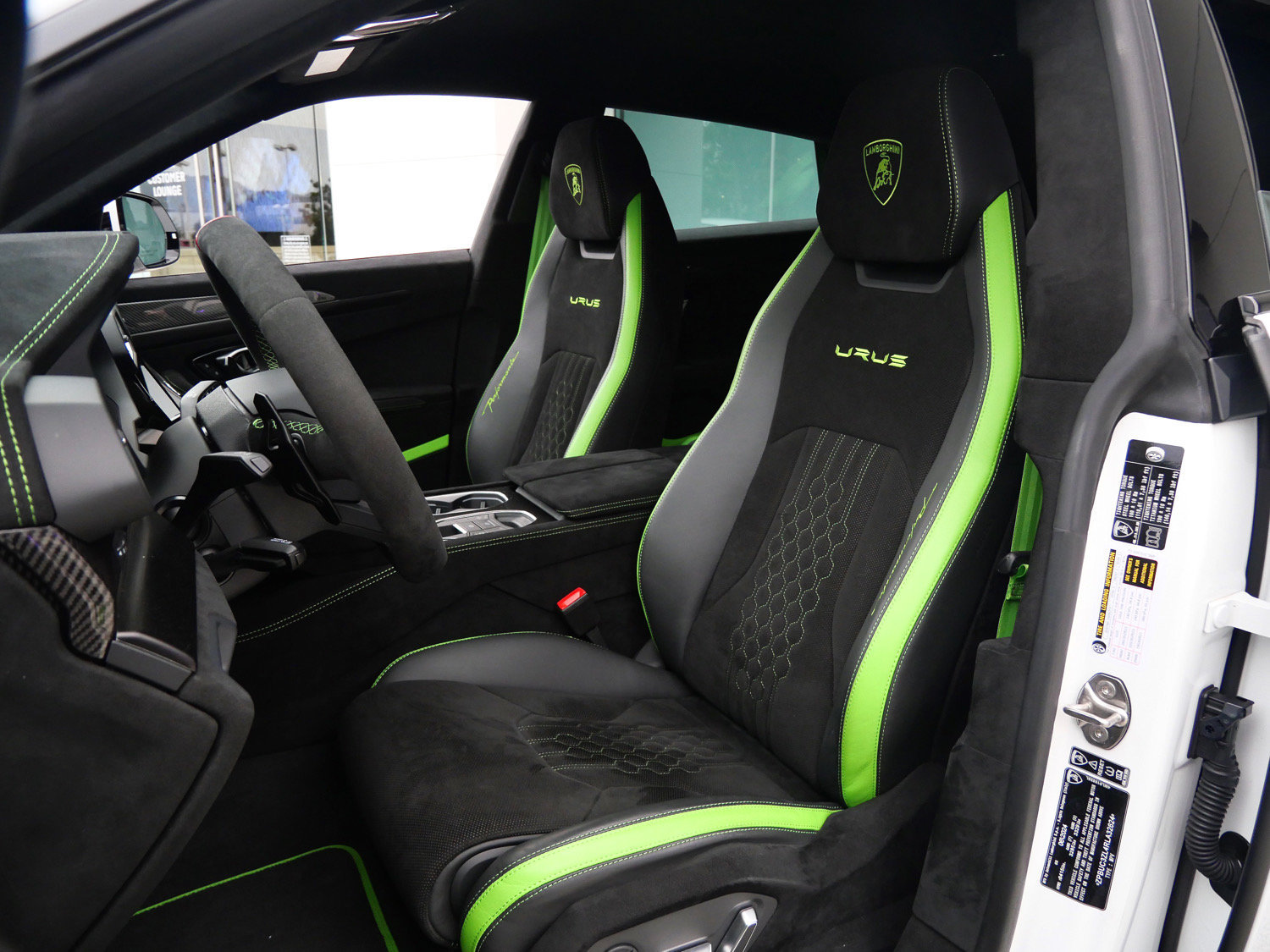 Used 2024 Lamborghini Urus Performante AWD/4WD image 17