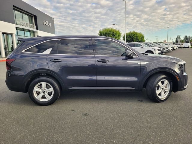 Used 2025 Kia Sorento LX FWD image 3