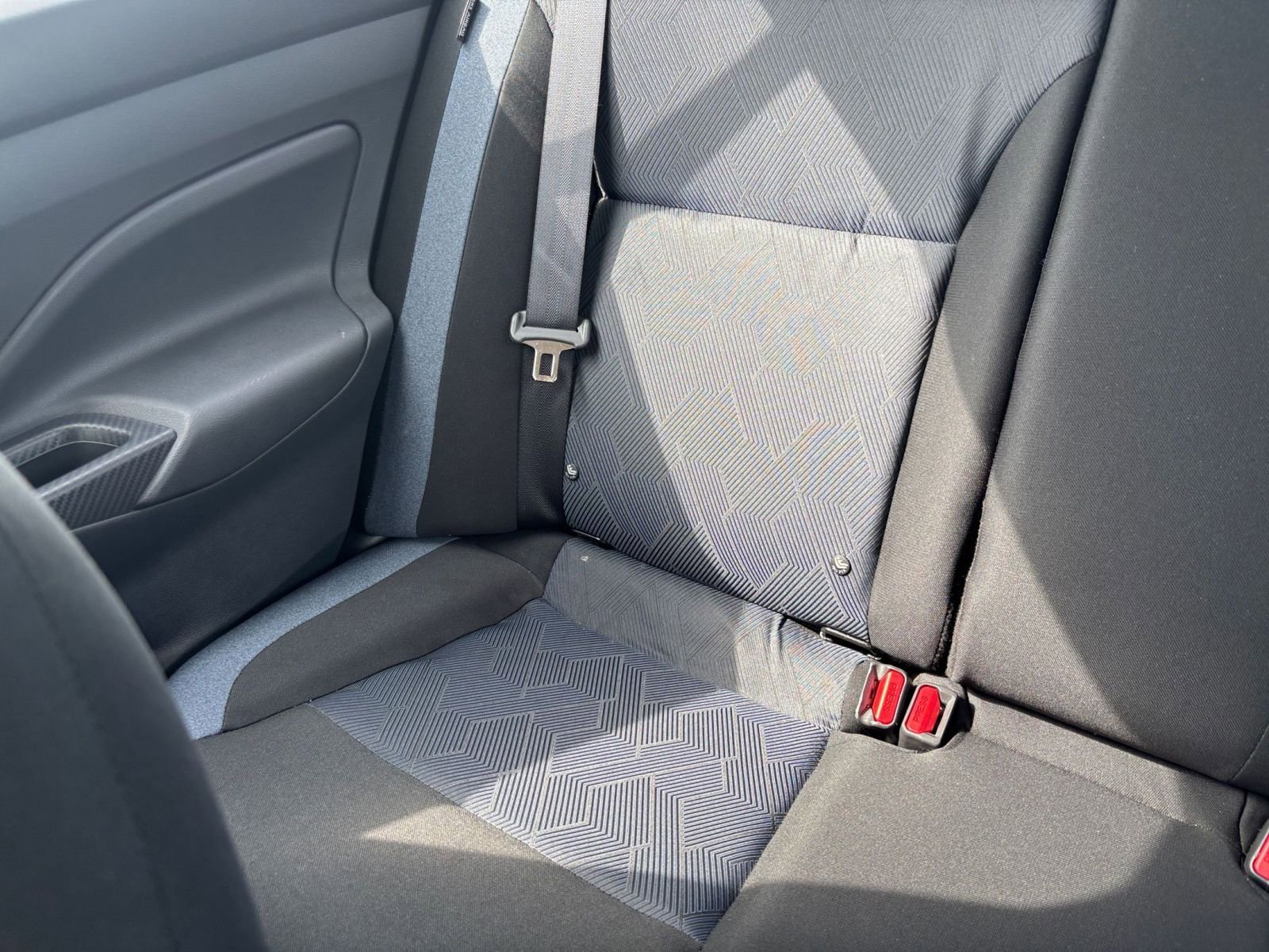 Used 2025 Nissan Versa SV image 37