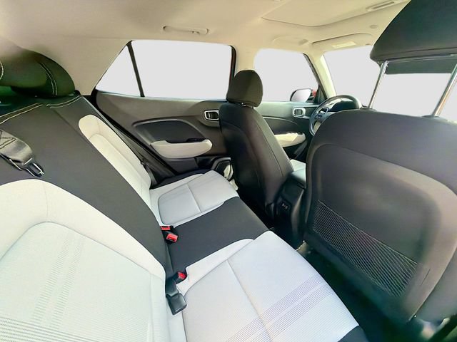 Certified 2024 Hyundai Venue SEL FWD image 25