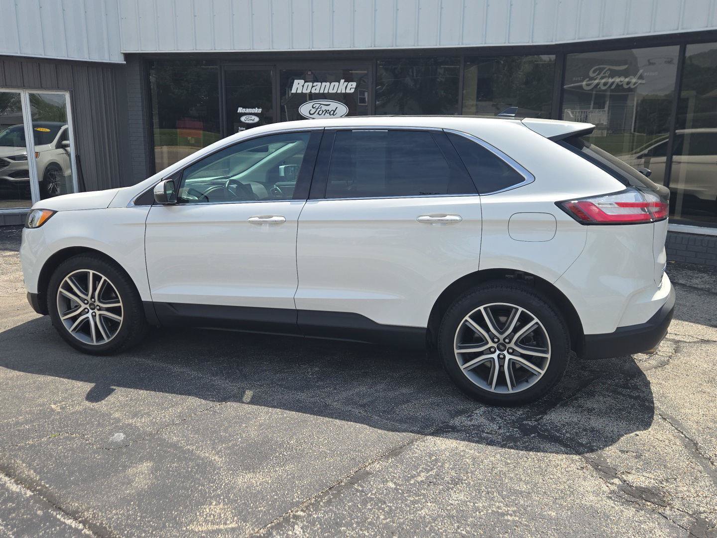 Used 2024 Ford Edge Titanium w/ Equipment Group 301A AWD/4WD image 9