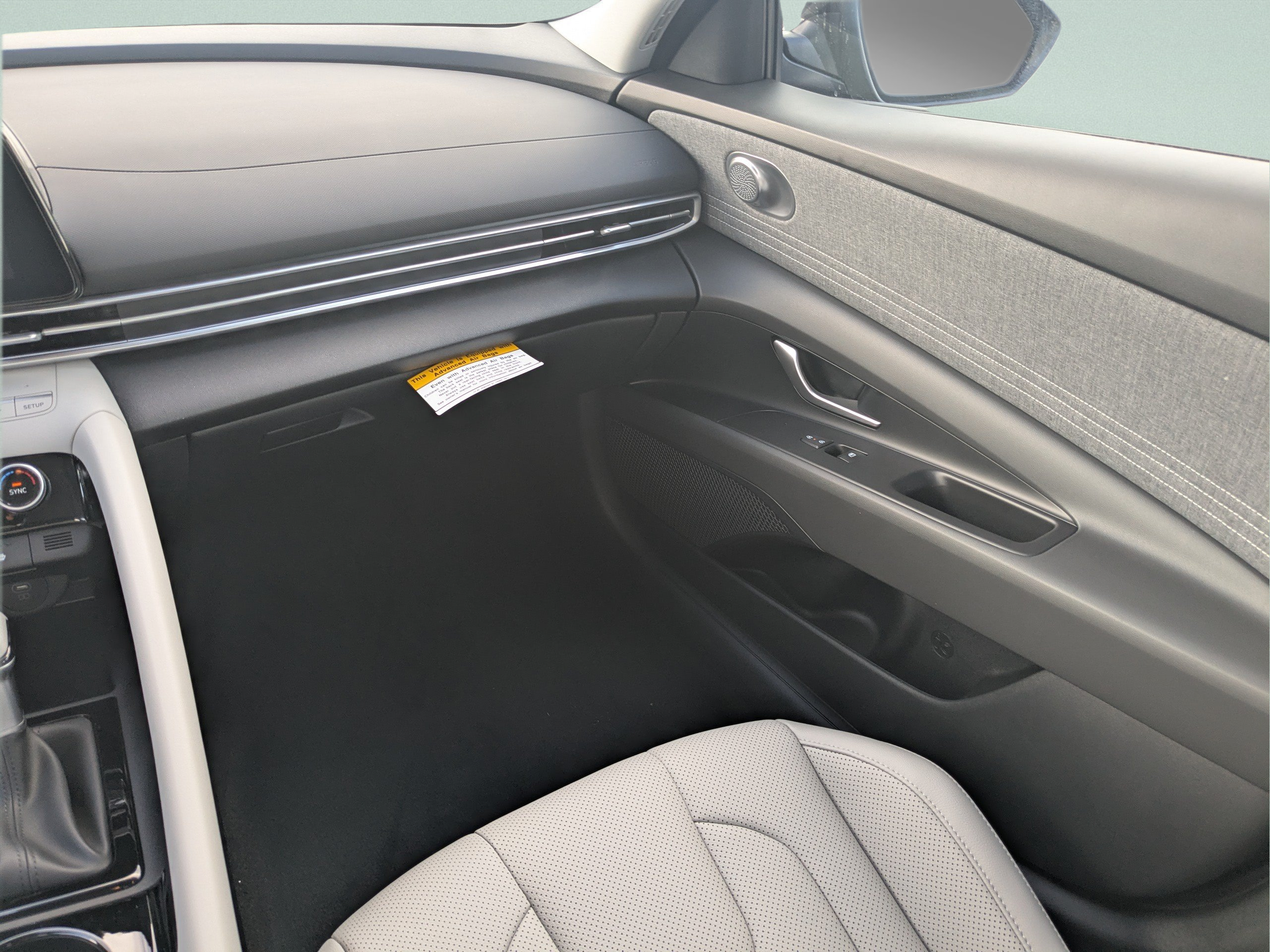 New 2026 Hyundai Elantra Limited FWD image 15