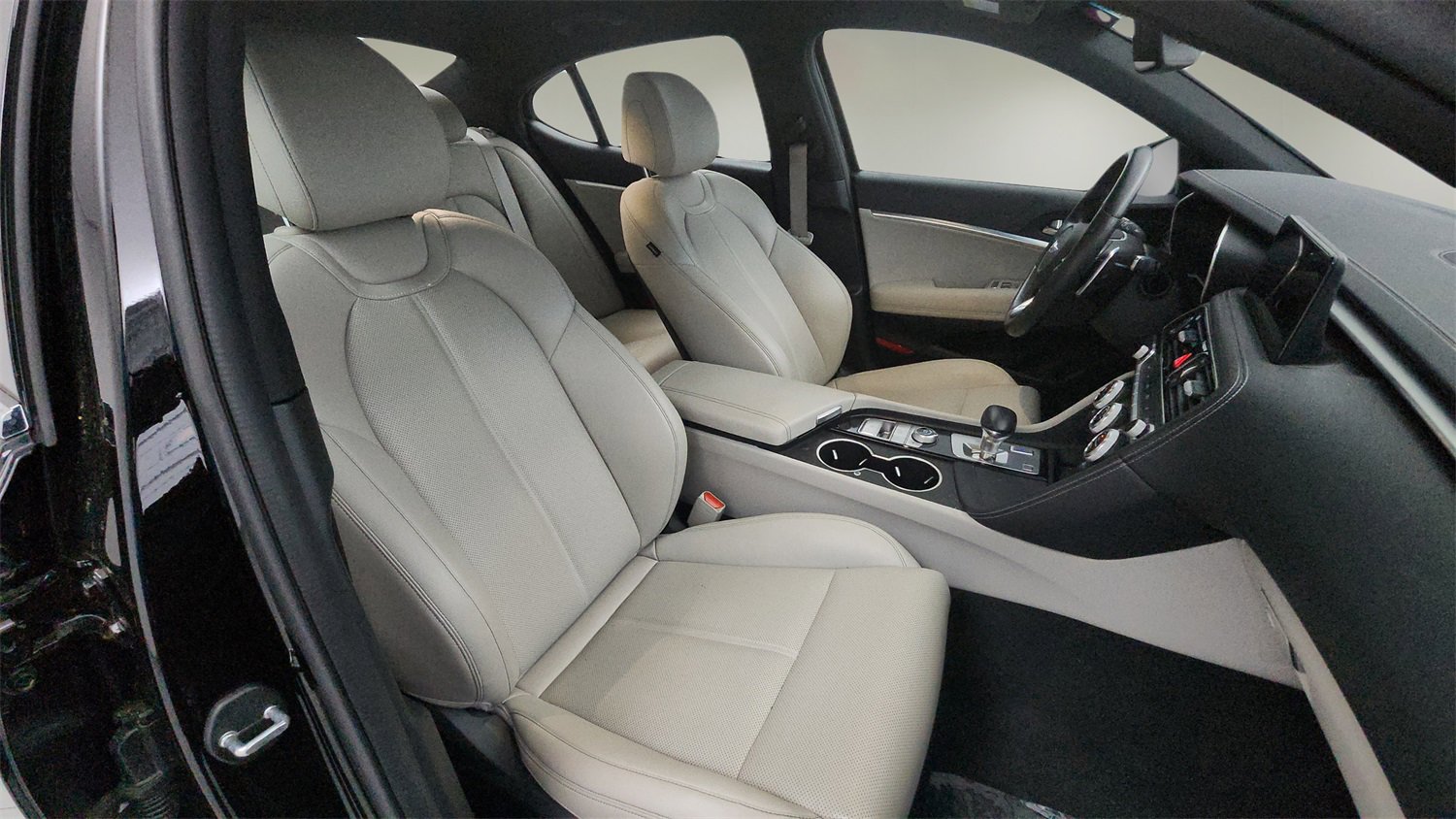 Used 2022 Genesis G70 2.0T image 24