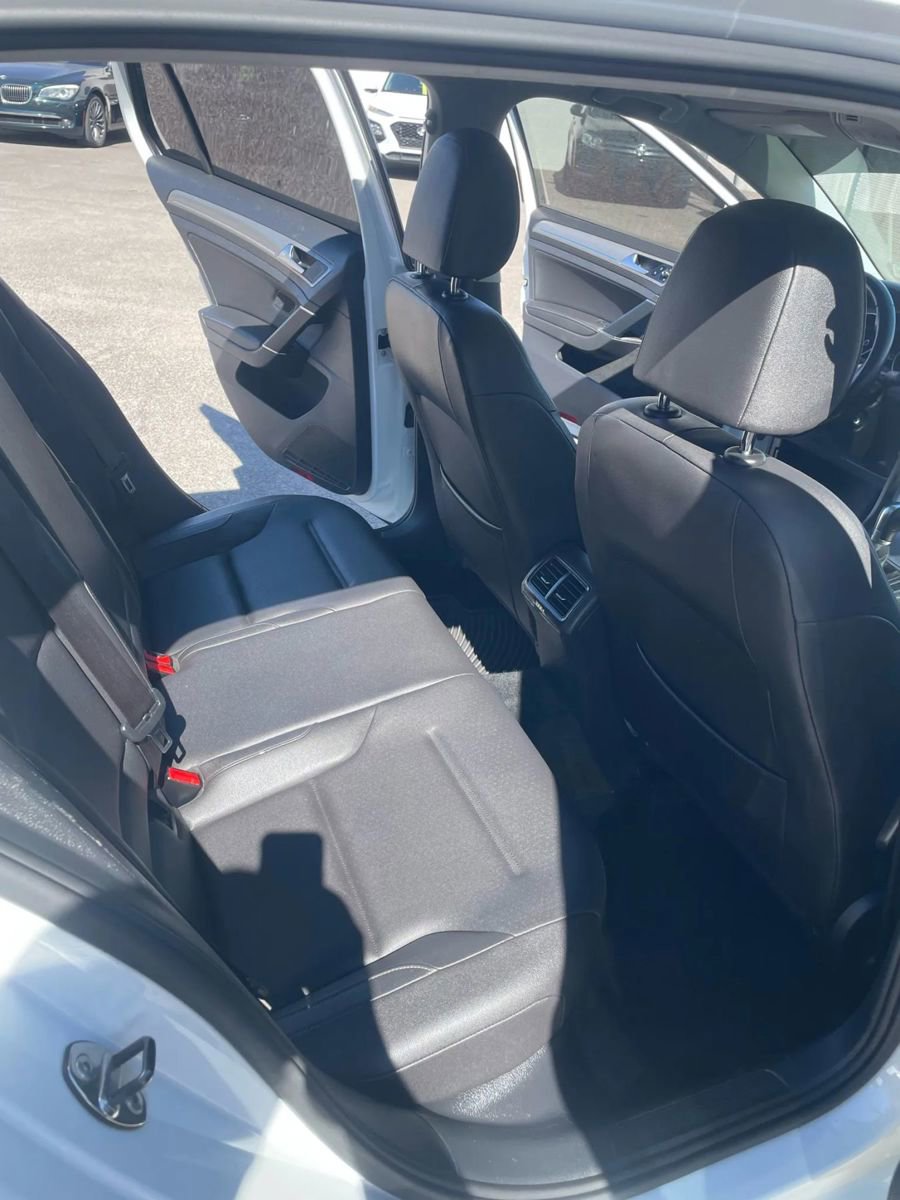 Used 2015 Volkswagen Golf SE w/ Lighting Package image 9