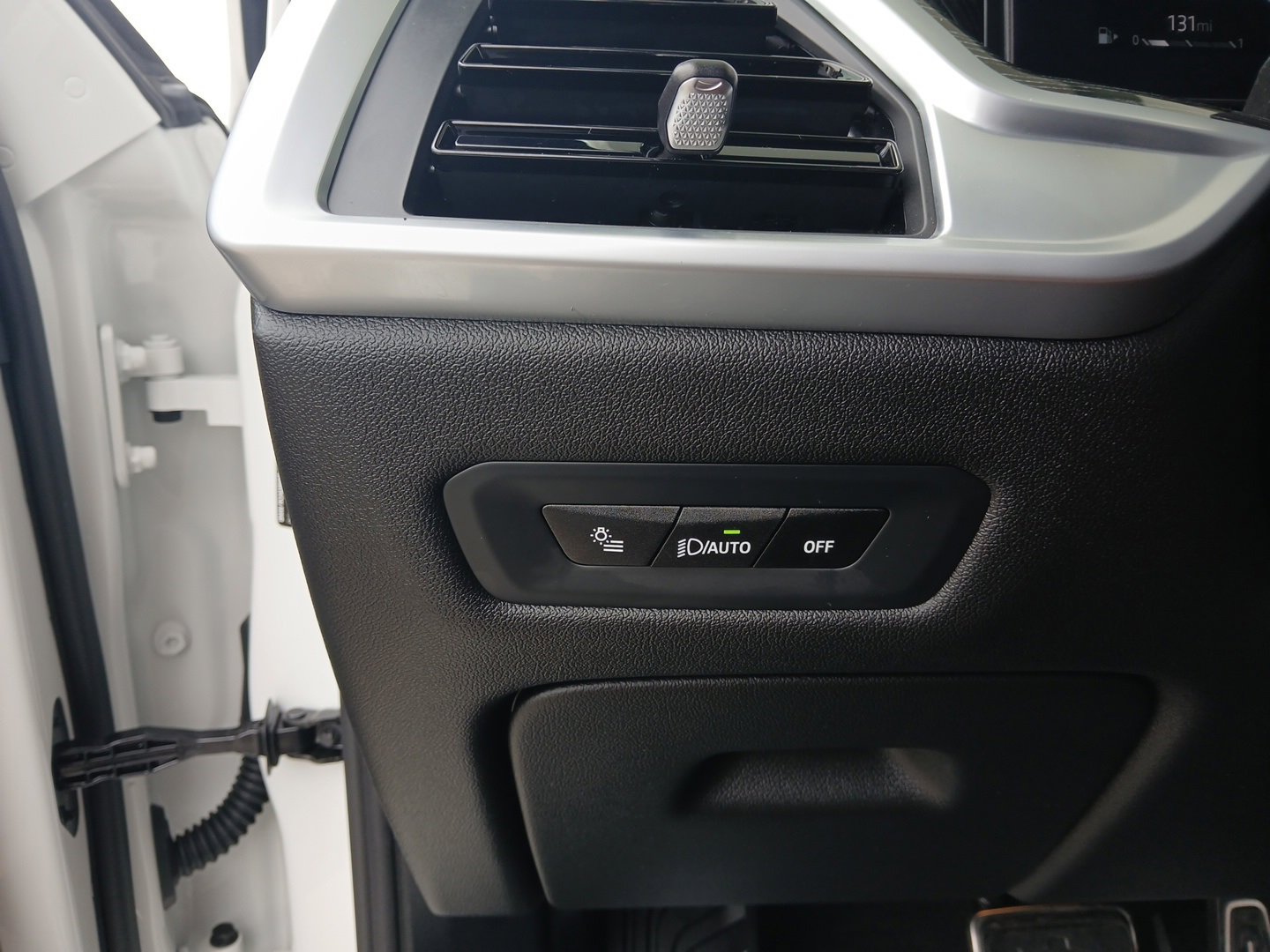 Used 2026 BMW X5 xDrive40i w/ M Sport Package image 12