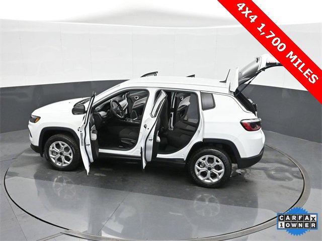 Used 2025 Jeep Compass Sport image 48