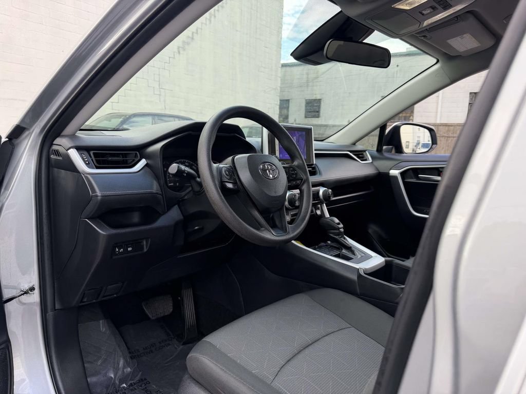 Used 2024 Toyota RAV4 XLE AWD/4WD image 18