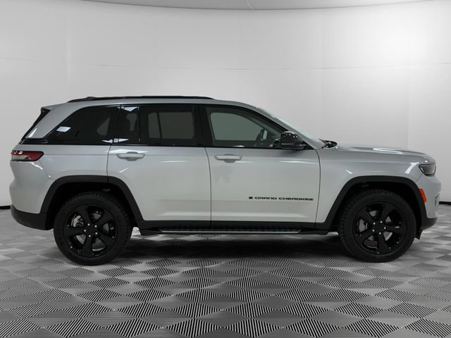 Used 2023 Jeep Grand Cherokee Limited w/ Luxury Tech Group II AWD/4WD image 6